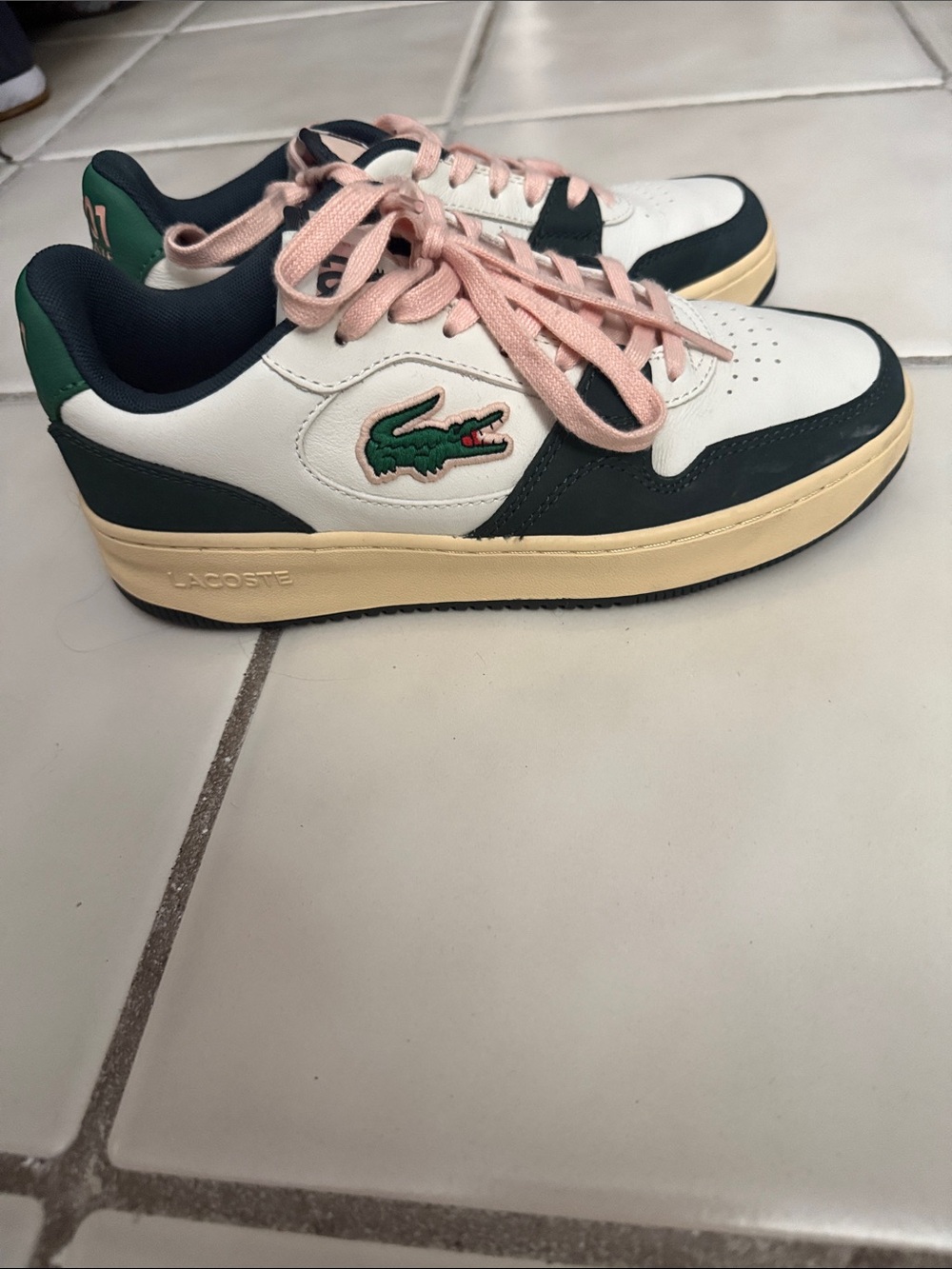 Lacoste womenWhite & Dark Green Low-Top Sneakers with Pink Laces